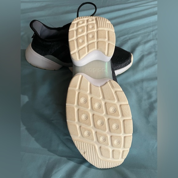 Women’s sneakers - Picture 2 of 3